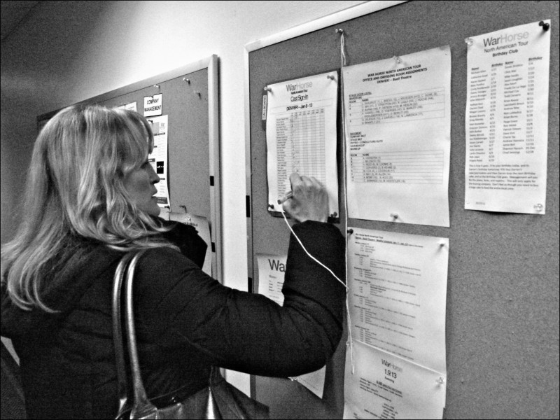 Angela Reed signs in for the evening performance. Photo by John Moore. 