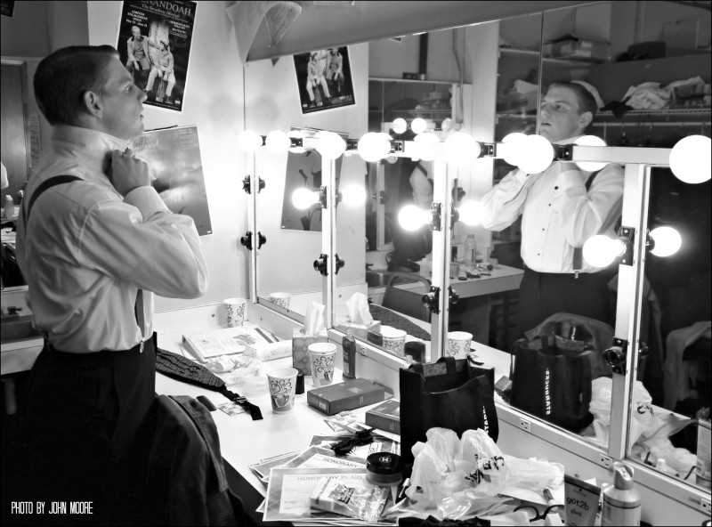 Tim Howard makes some last-minute adjustments before taking the stage. Photo by John Moore 